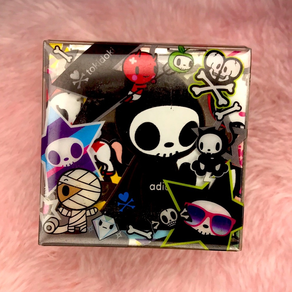 ✨Tokidoki Adios cromatico eyeshadow palette✨